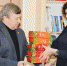 Проблемы — на депутатский контроль, а подарки — детям - Газета Искра